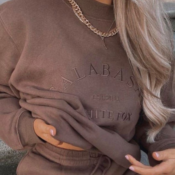 White Fox Boutique Sweaters - White Fox Boutique Sweatshirt NWOT